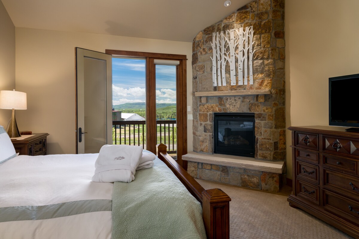 Small 4 Bedroom | 1 bedroom, laptop workspace, iron/ironing board, cribs/infant beds