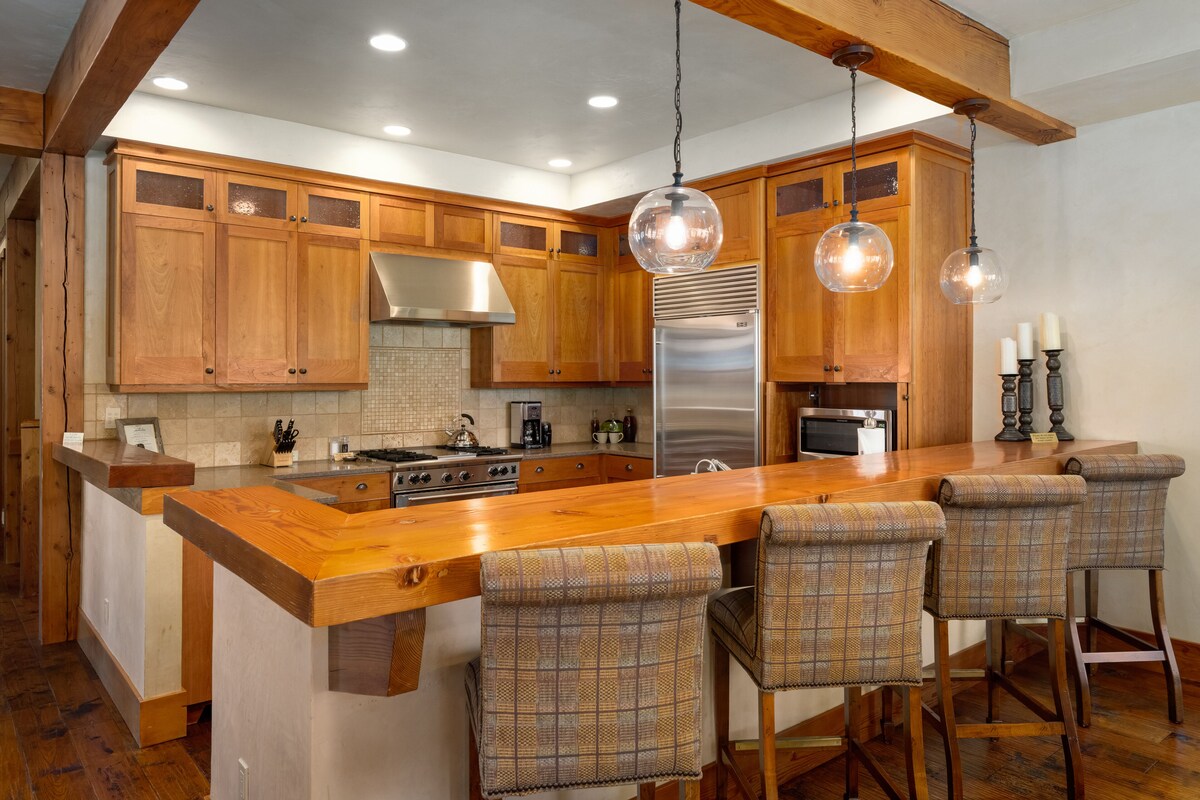 Standard House, 4 Bedrooms, Non Smoking, Concierge Service | 1 bedroom, laptop workspace, iron/ironing board, cribs/infant beds