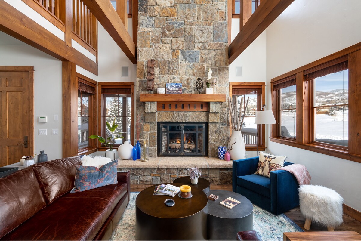 Luxury House, 5 Bedrooms, Non Smoking, Mountain View | Living area | 32-inch flat-screen TV with cable channels, TV, fireplace