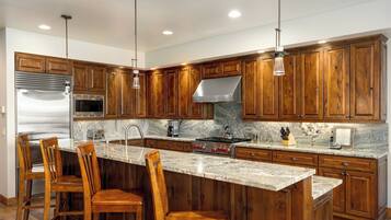 Small 4 Bedroom | Private kitchen | Fridge, microwave, oven, stovetop