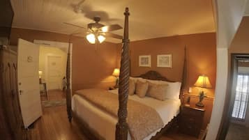Deluxe Room, 1 King Bed, Non Smoking, Private Bathroom | Soundproofing, free WiFi, bed sheets