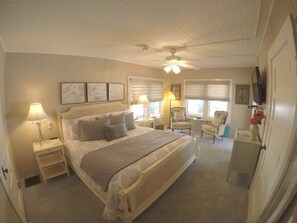 Deluxe Room, 1 King Bed, Non Smoking, Private Bathroom | Soundproofing, free WiFi, bed sheets - The Hibiscus House  (Fort Myers)
