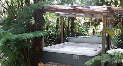 Aloha Crater Lodge and Lava Tube