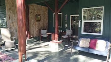 Familien-Doppelzimmer, Mehrere Betten, Gartenblick | Terrasse/Patio