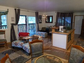 Decoración personalizada, muebles diferentes y wifi gratis 