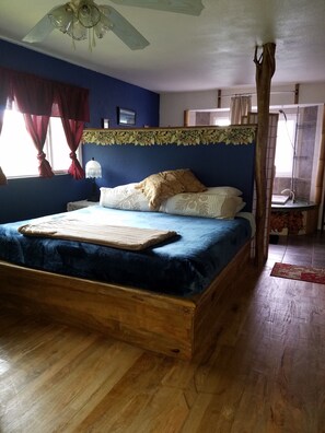 Honeymoon Studio Suite, 1 King Bed, Garden View | Individually decorated, individually furnished, free WiFi, bed sheets - Aloha Crater Lodge and Lava Tube (Volcano)