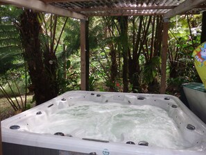 Outdoor spa tub