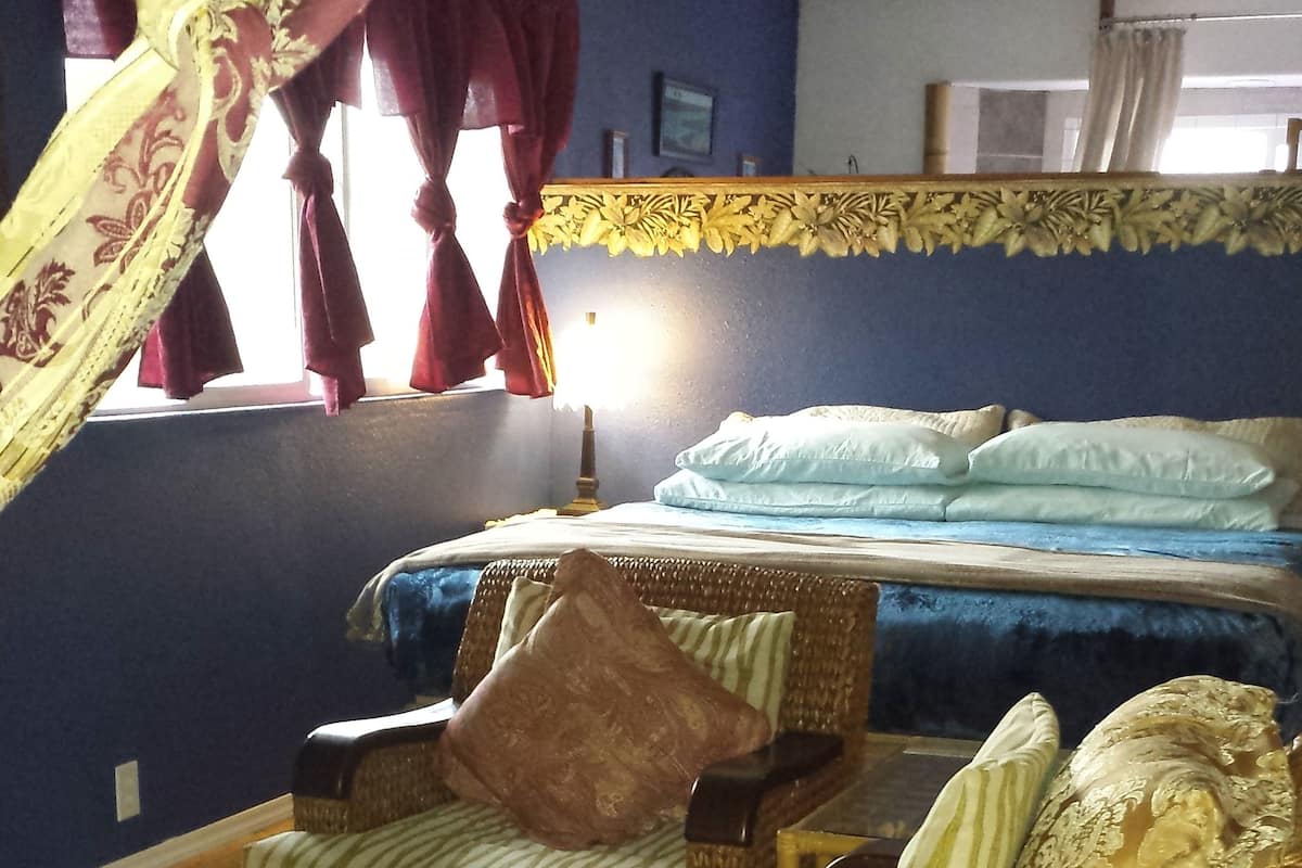 Honeymoon Studio Suite, 1 King Bed, Garden View | 1 bedroom, individually decorated, individually furnished, free WiFi
