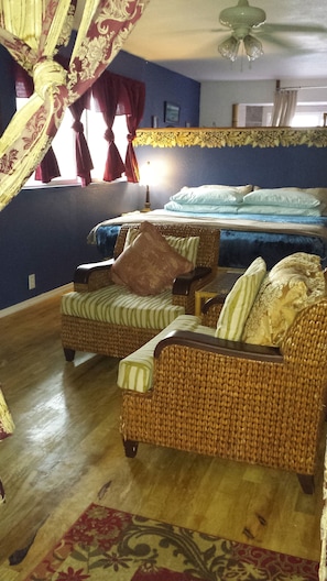 Honeymoon Studio Suite, 1 King Bed, Garden View | Individually decorated, individually furnished, free WiFi, bed sheets - Aloha Crater Lodge and Lava Tube (Volcano)