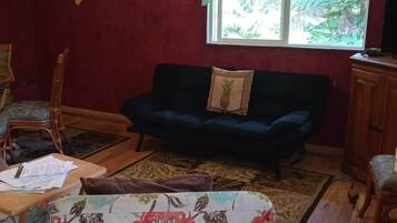 Family House, 2 Bedrooms, Garden View | Living area