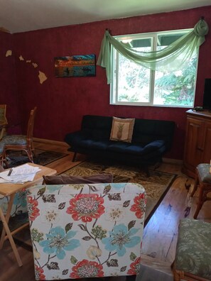 Familiehus, 2 soverom, hageutsikt | Oppholdsområde