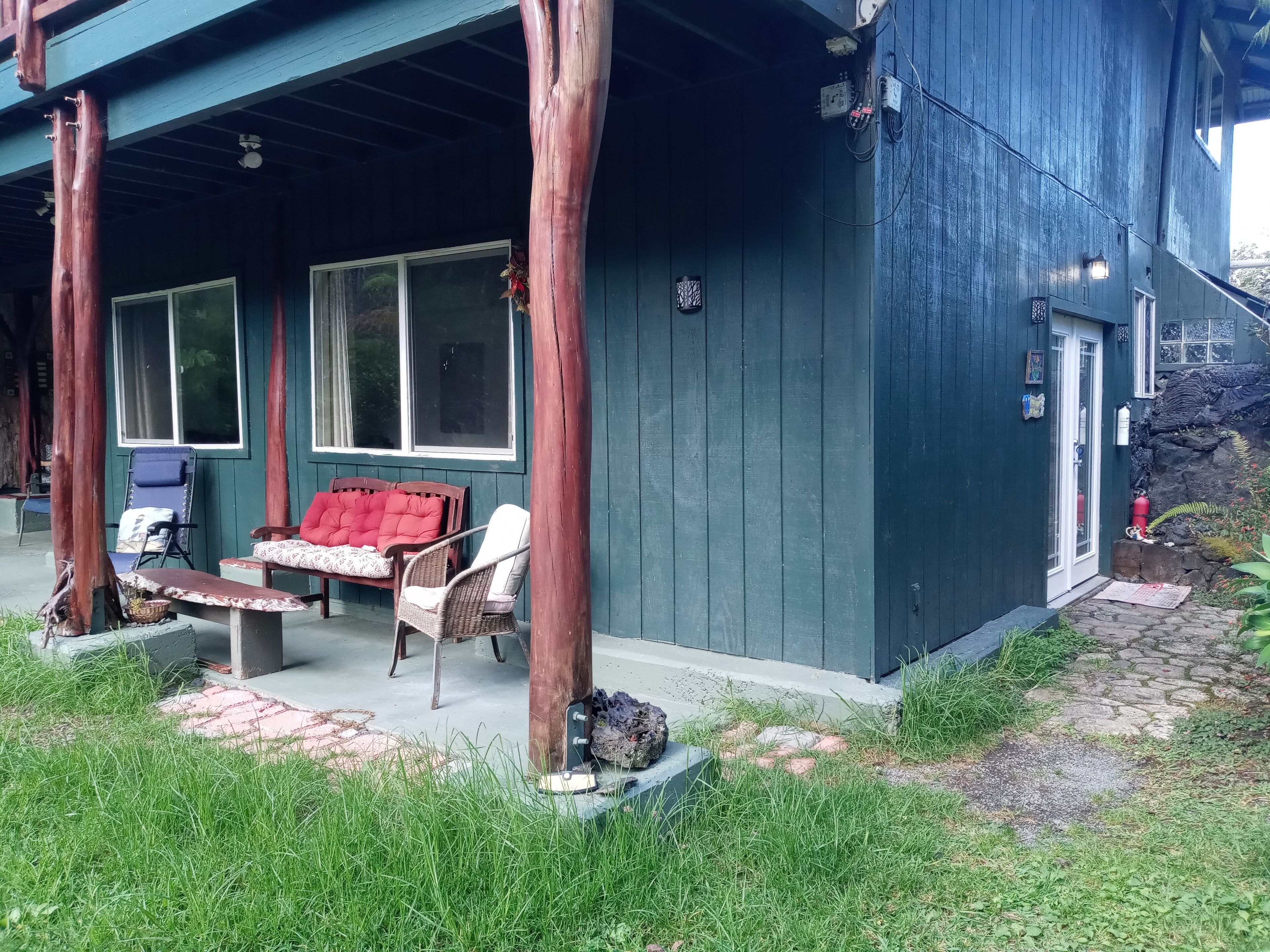 Familien-Doppelzimmer, Mehrere Betten, Gartenblick | Individuell dekoriert, individuell eingerichtet, kostenloses WLAN