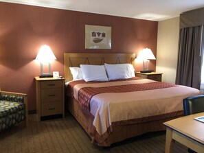 Colchones con pillow-top, escritorio y cortinas blackout