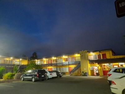 Longview Inn