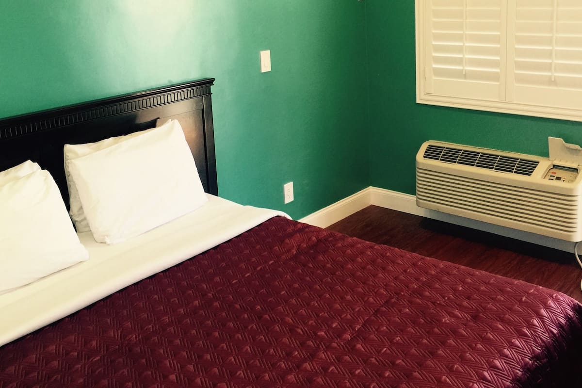 Desk, iron/ironing board, free WiFi, bed sheets
