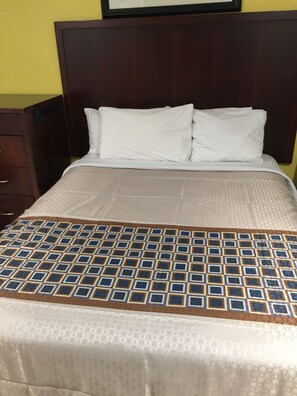 Rom – standard, 1 queensize-seng | Skrivebord, strykejern/-brett, wi-fi (inkludert) og sengetøy