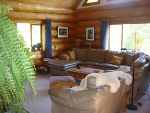 Living room - Wildhorse Mountain Guest Ranch (Summerland)