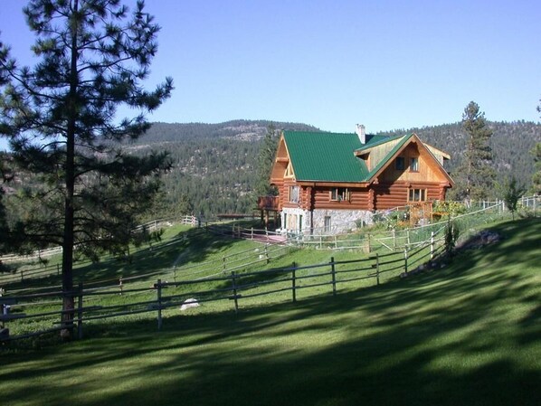 Exterior - Wildhorse Mountain Guest Ranch (Summerland)