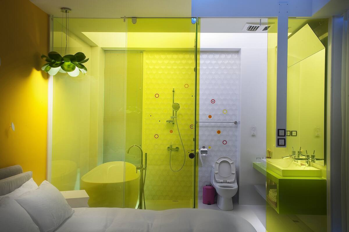 Bañera y ducha independientes, artículos de tocador gratuitos