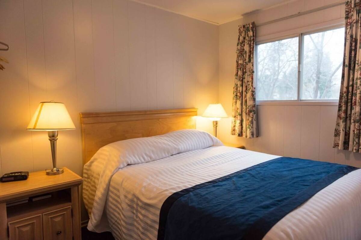 Family Suite, 3 Bedrooms | Desk, iron/ironing board, WiFi (free), bed sheets