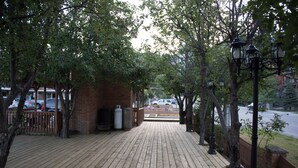 Gazebo - Radium Park Lodge (Radium Hot Springs)