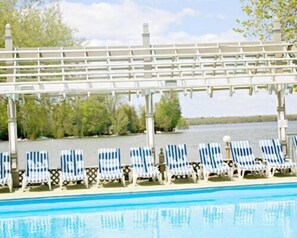 Indoor pool, 2 outdoor pools