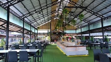 Lunch, dinner, brunch served; Thai cuisine
