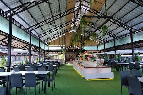 Lunch, dinner, brunch served; Thai cuisine