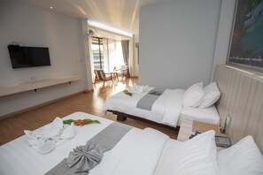 Villa Lakeside | Minibar, in-room safe, desk, blackout drapes - Banpu Resort Trat (Trat)