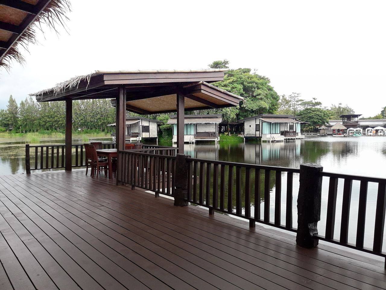 lakeside suite | terrace/patio