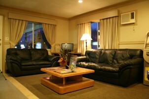 Área de estar no saguão