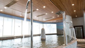 Indoor spa tub