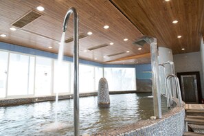 Indoor spa tub