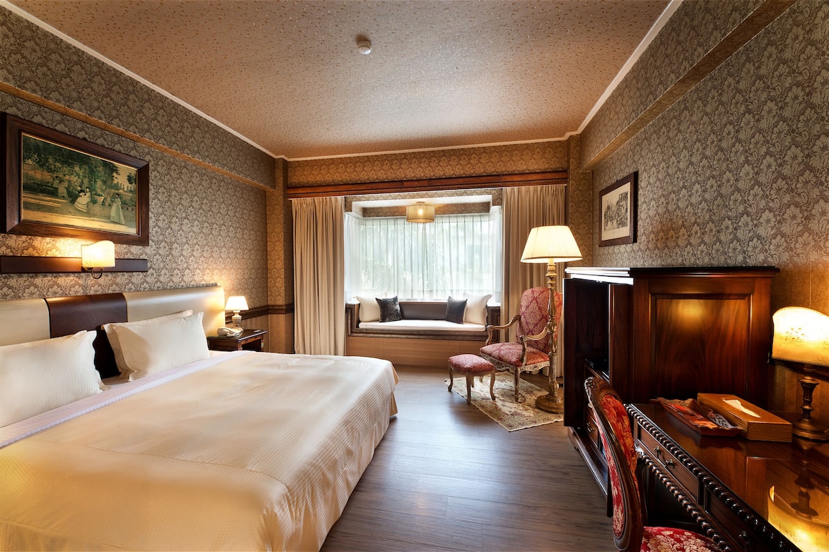 luxury double room, 1 king bed | 1 bedroom, premium bedding, desk, free cots/infant beds