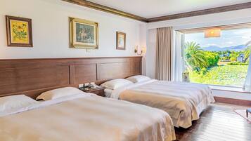 Premium bedding, desk, free cribs/infant beds, free WiFi