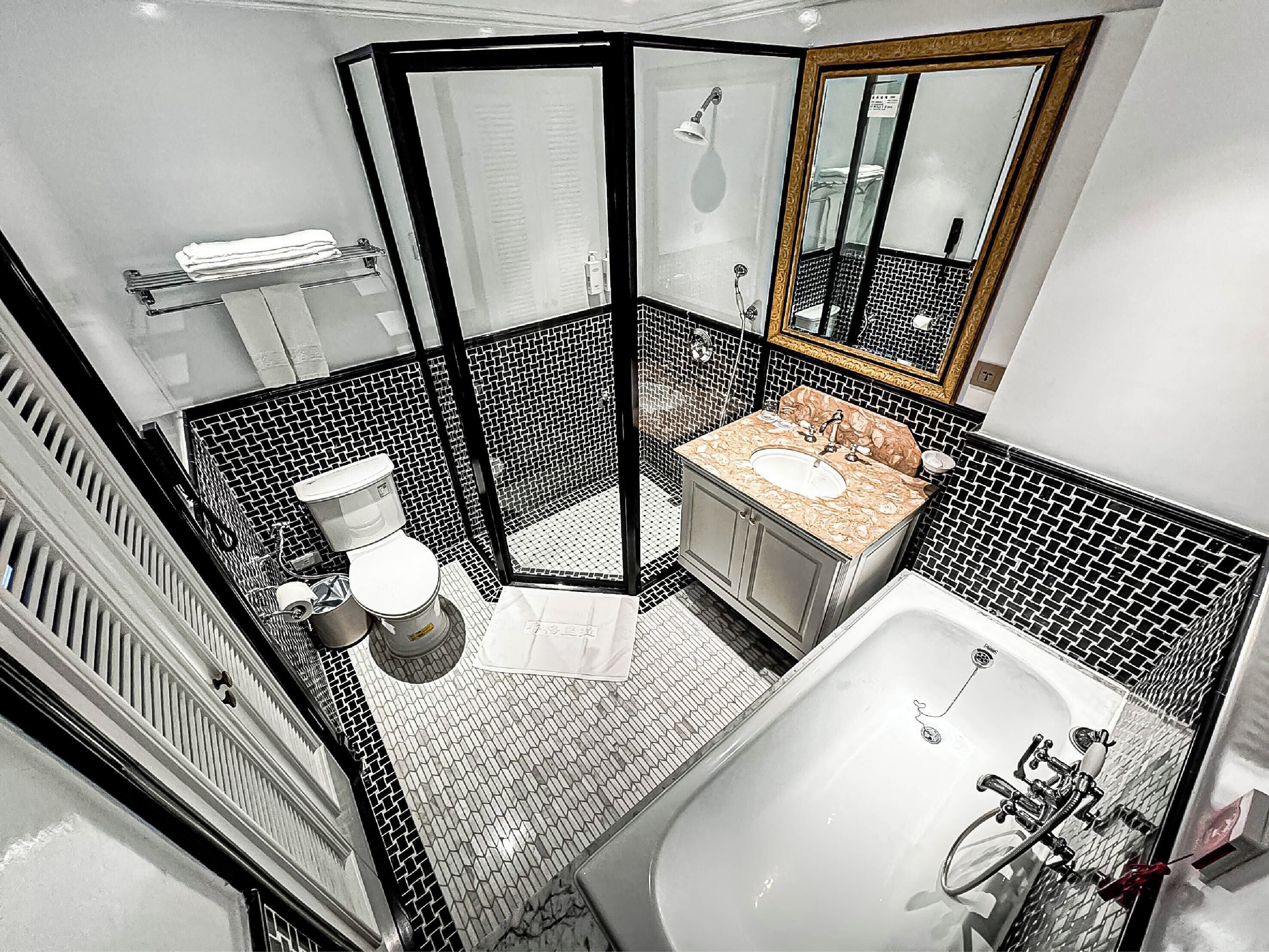 combined shower/bathtub, free toiletries, hair dryer, slippers