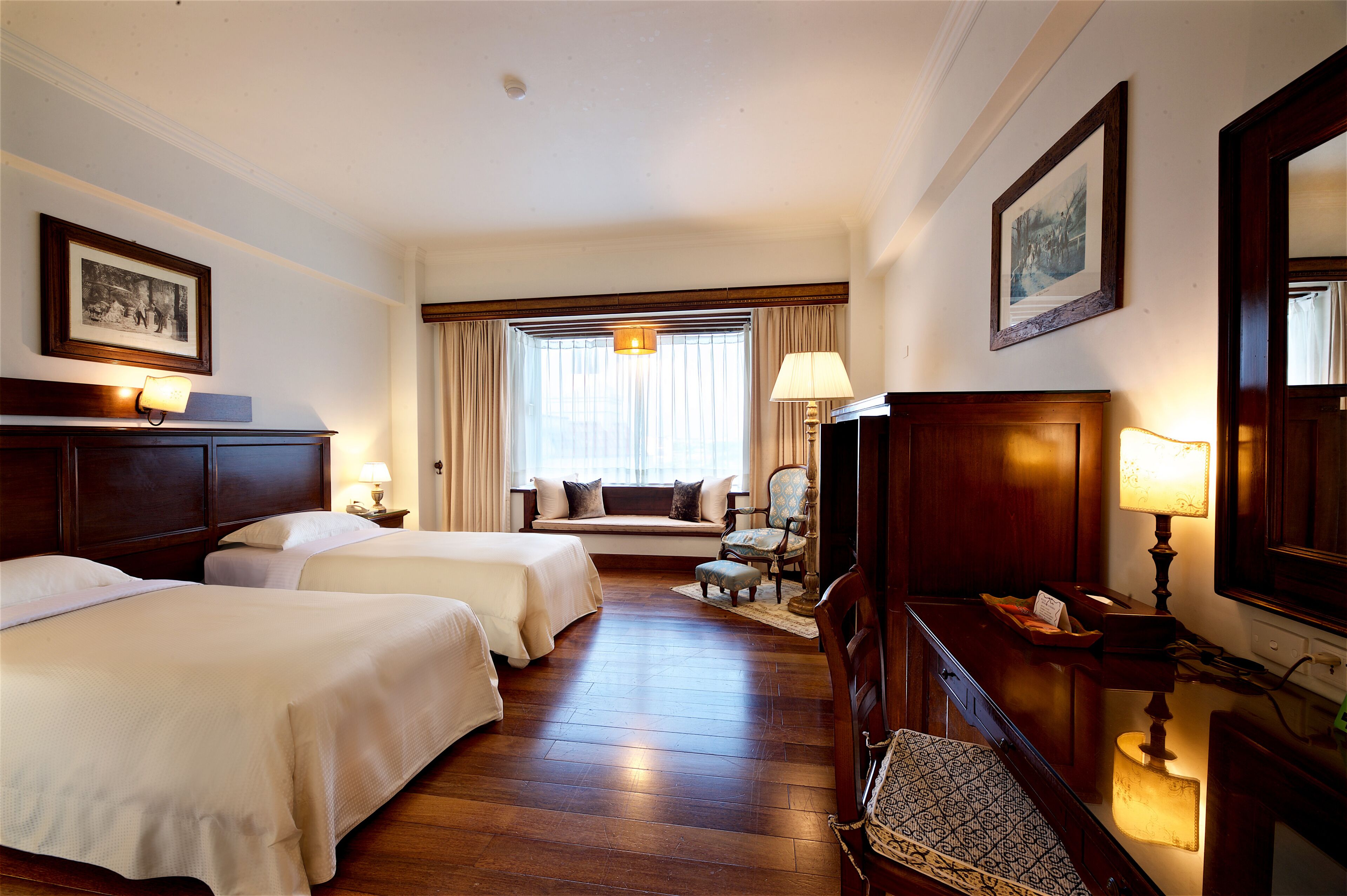 family room | 1 bedroom, premium bedding, desk, free cots/infant beds