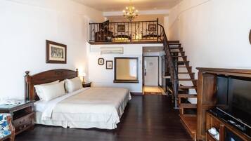 Premium bedding, desk, free cots/infant beds, free WiFi