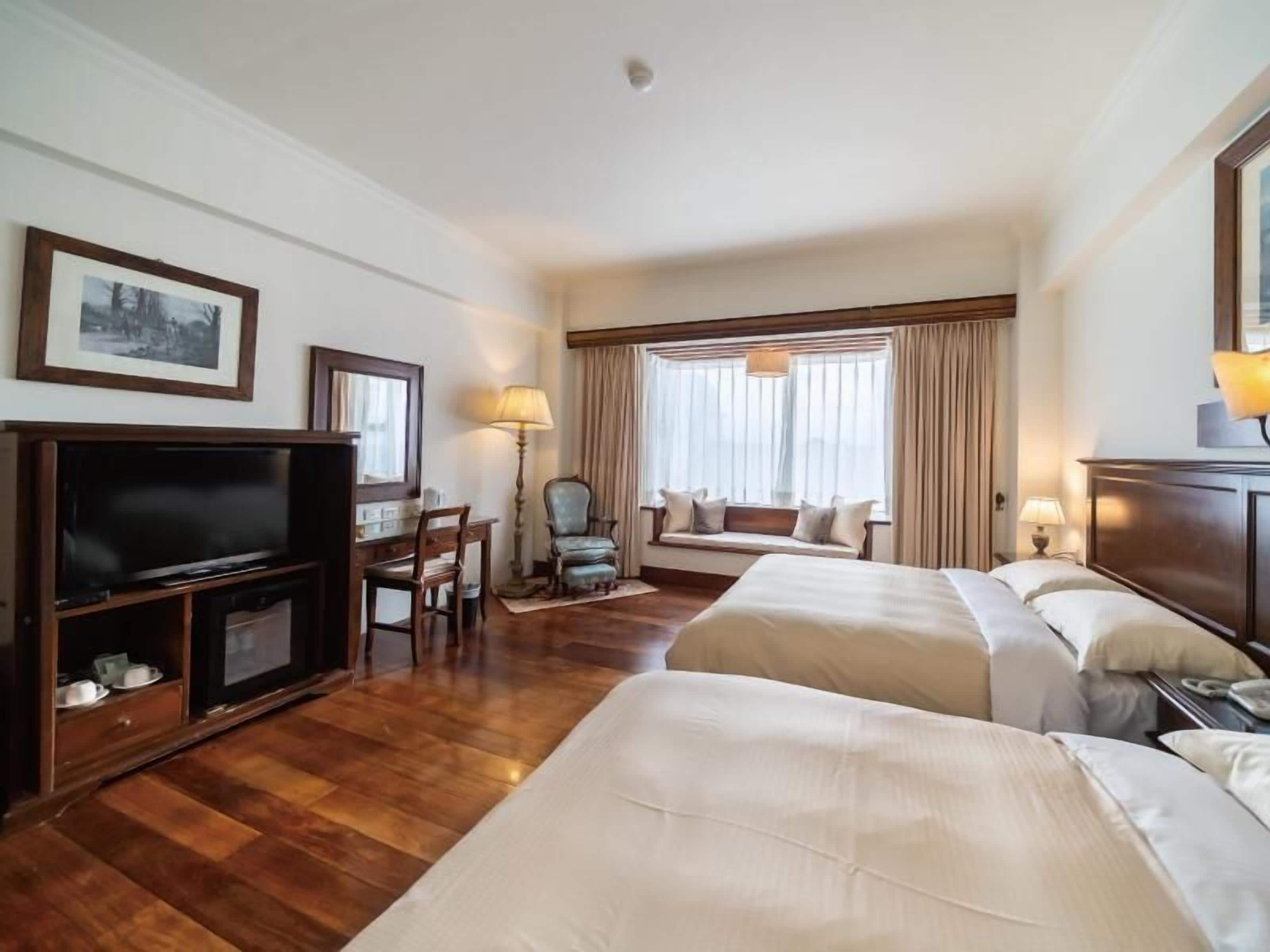 Premium bedding, desk, free cribs/infant beds, free WiFi