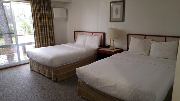 Standard Room, 2 Double Beds | Rollaway beds, free WiFi, bed sheets - Tulip Inn (Huntsville)