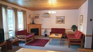 Living room - Tulip Inn (Huntsville)