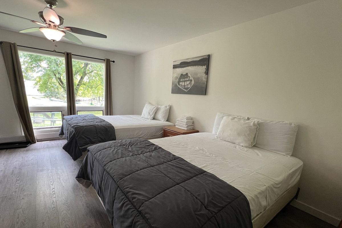 Standaard kamer, 2 queensize bedden, airconditioning, uitzicht op meer (Sunrise 6) | 1 slaapkamer, individueel gedecoreerd, individueel gemeubileerd