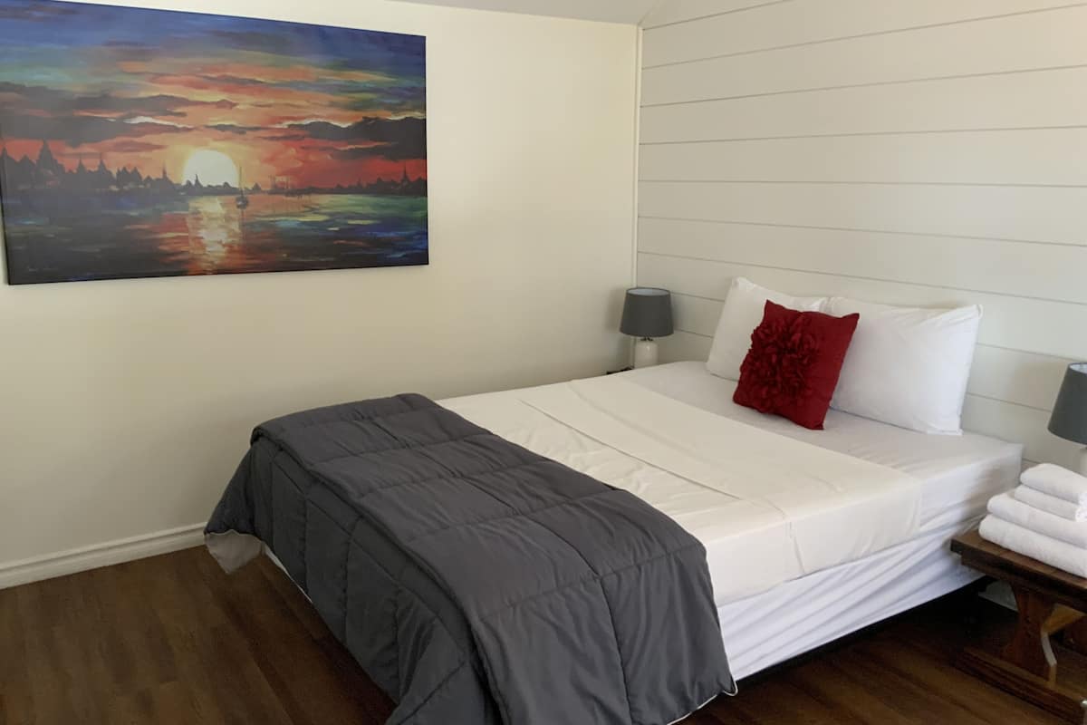 Standaard studio, 1 queensize bed, patio, uitzicht op binnenplaats (The Loon 9) | 1 slaapkamer, individueel gedecoreerd, individueel gemeubileerd