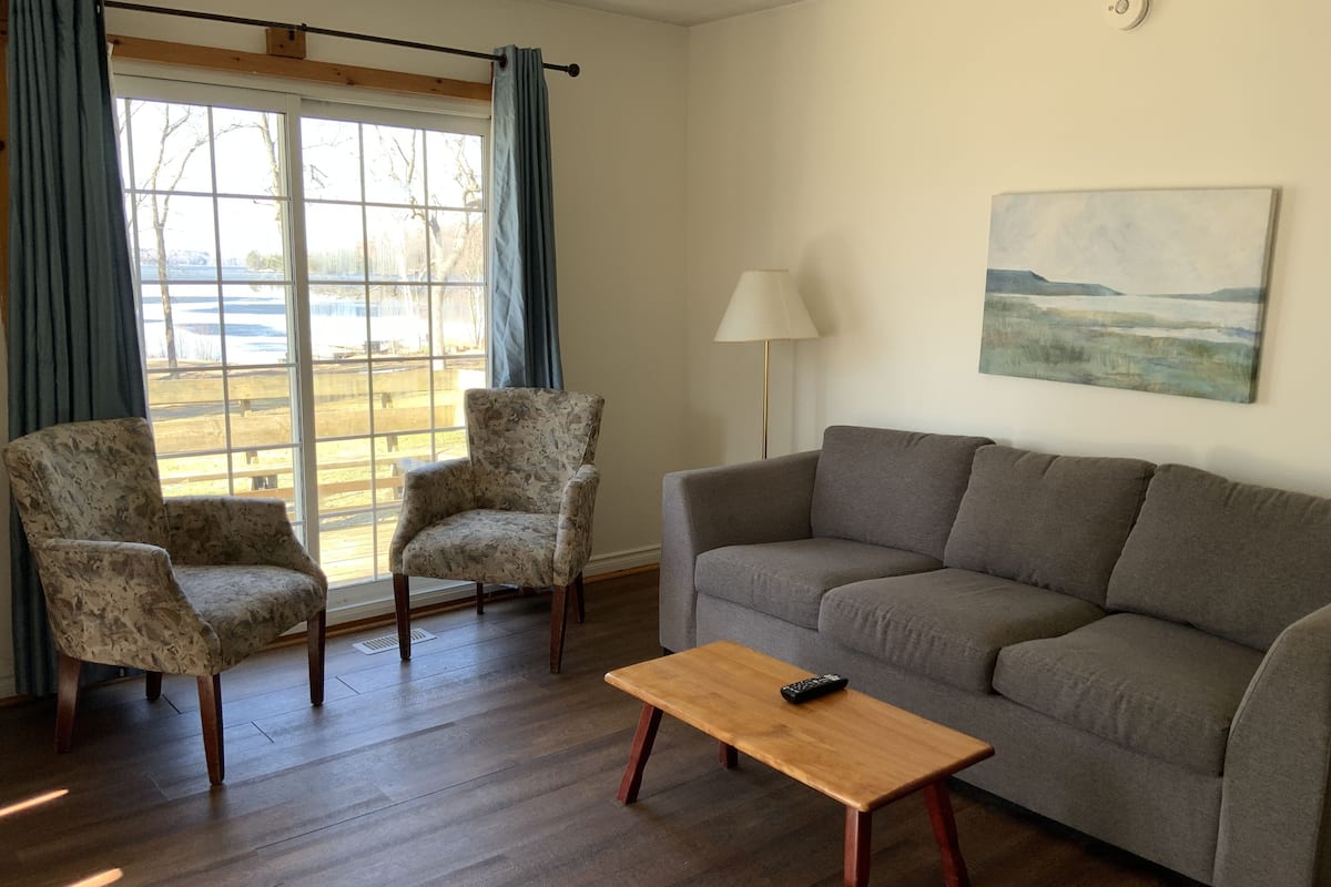 Standaard huisje, 2 slaapkamers, open haard, uitzicht op meer (Fairview) | 1 slaapkamer, individueel gedecoreerd, individueel gemeubileerd