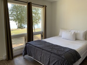 Standard Room, 2 Queen Beds, Air conditioning, Lake View (Sunrise 8) | Individually decorated, individually furnished, free WiFi, bed sheets