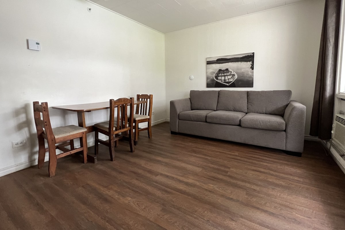 Standaard suite, 1 slaapkamer, keuken, aan de binnenplaats (Castledown #19) | 1 slaapkamer, individueel gedecoreerd, individueel gemeubileerd