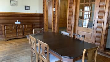 Standard Cottage, 3 Bedrooms, Fireplace, Lake View (Muskoka) | Individually decorated, individually furnished, free WiFi, bed sheets