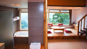 Grand Loft | Dining | Lunch and dinner served, Chinese cuisine