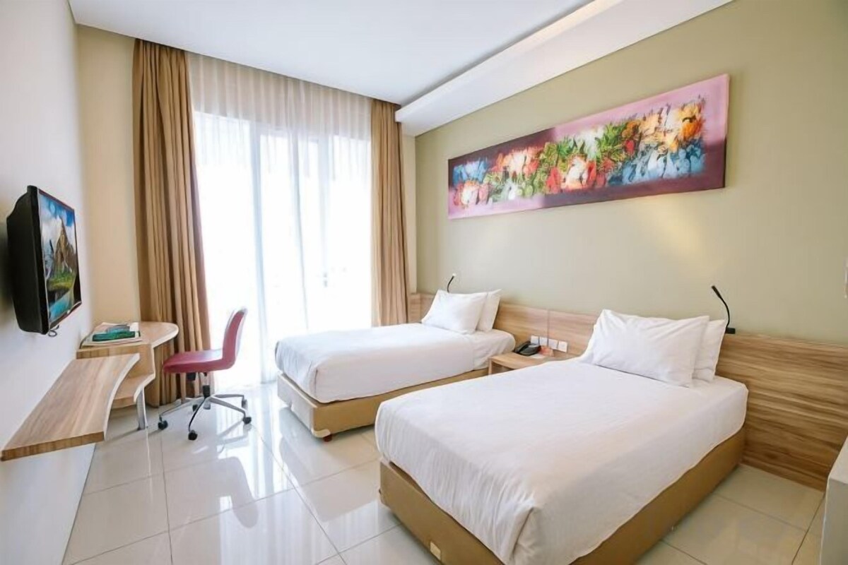 In-room safe, desk, WiFi (free), bed sheets