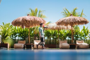Outdoor pool, pool umbrellas, sun loungers